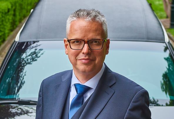 het eerste Protocol boek in de uitvaartbranche geschreven door Hans Bleijerveld, Directeur Bijzondere uitvaarten bij Monuta. Uitgever UitvaartMedia